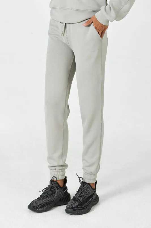 AeroChic™ High-Rise Jogger