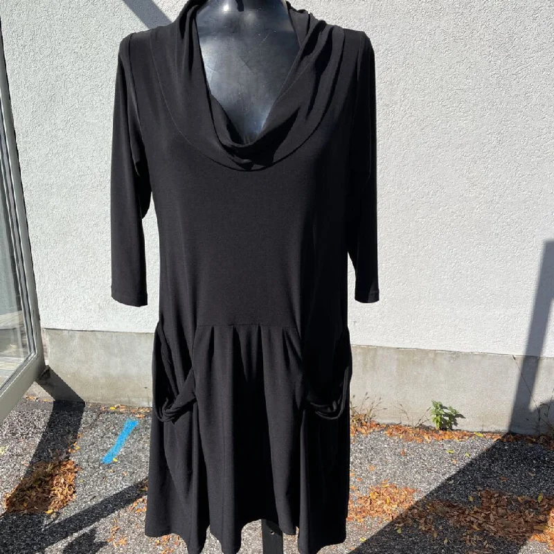 Sympli pocket dress 10